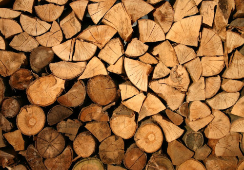 Waarom knettert hout in de open haard of kachel