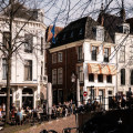 Welke terrassen in Millingen aan de Rijn zijn het fijnst op een zomeravond