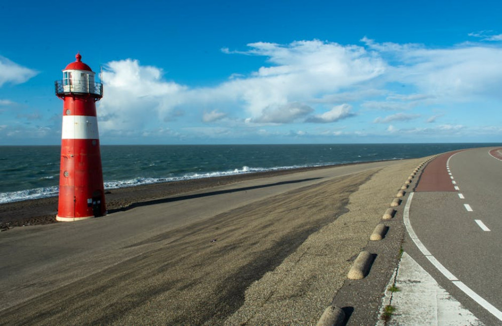 Wat maakt Millingen aan de Rijn tot een uniek dijkdorp in het rivierengebied?
